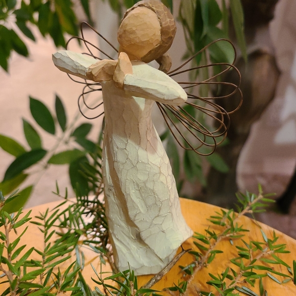 Willow Tree Angel of Happiness 5 & 1/4" - Picture 2 of 6